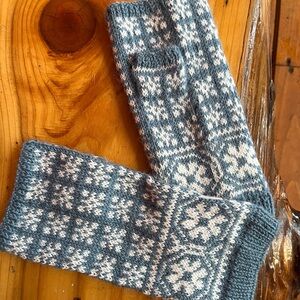 Nordic Patterned Knit Gloves - Blue and White size M-L